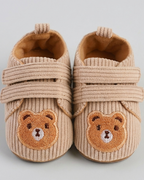 Zapatos bebé recién nacido de tela bordada con osito y cierre de velcro – calzado suave para bebés en España