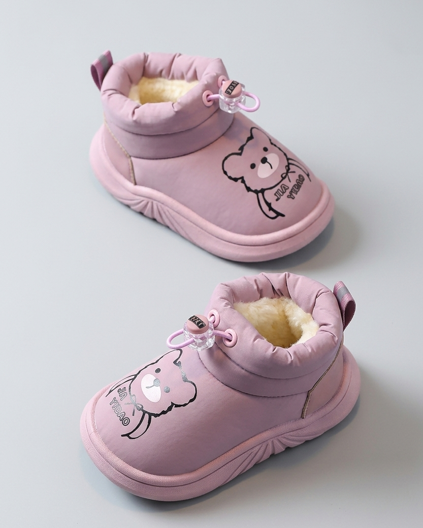 Zapato de invierno con diseño de oso en España