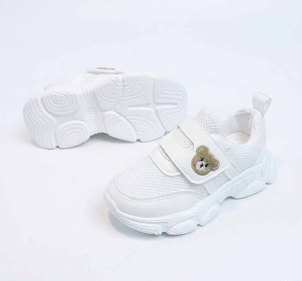 Zapato deportivo blanco para niños en España