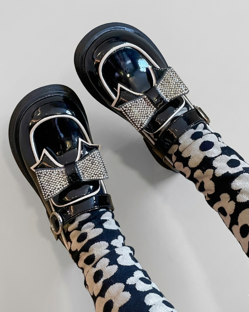 Zapato brillante para niñas con lazo elegante en España