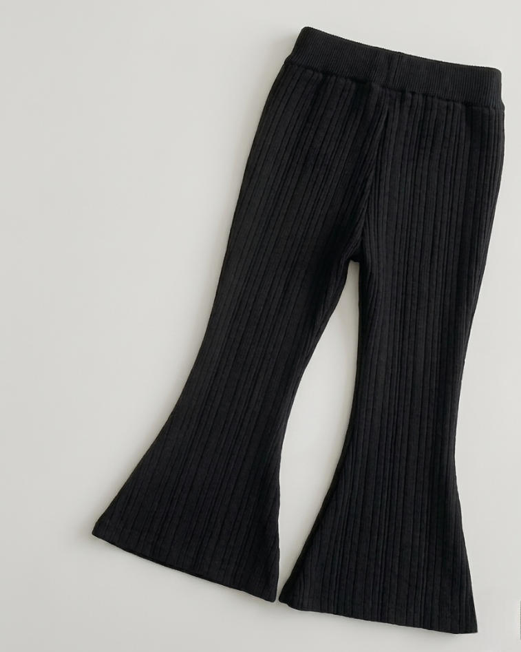 Conjunto niña invierno 2 piezas suéter cálido con corazones y pantalón acampanado en España