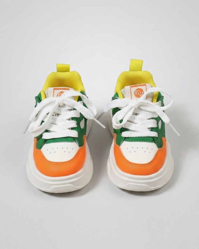 Zapatillas deportivas para niños en España