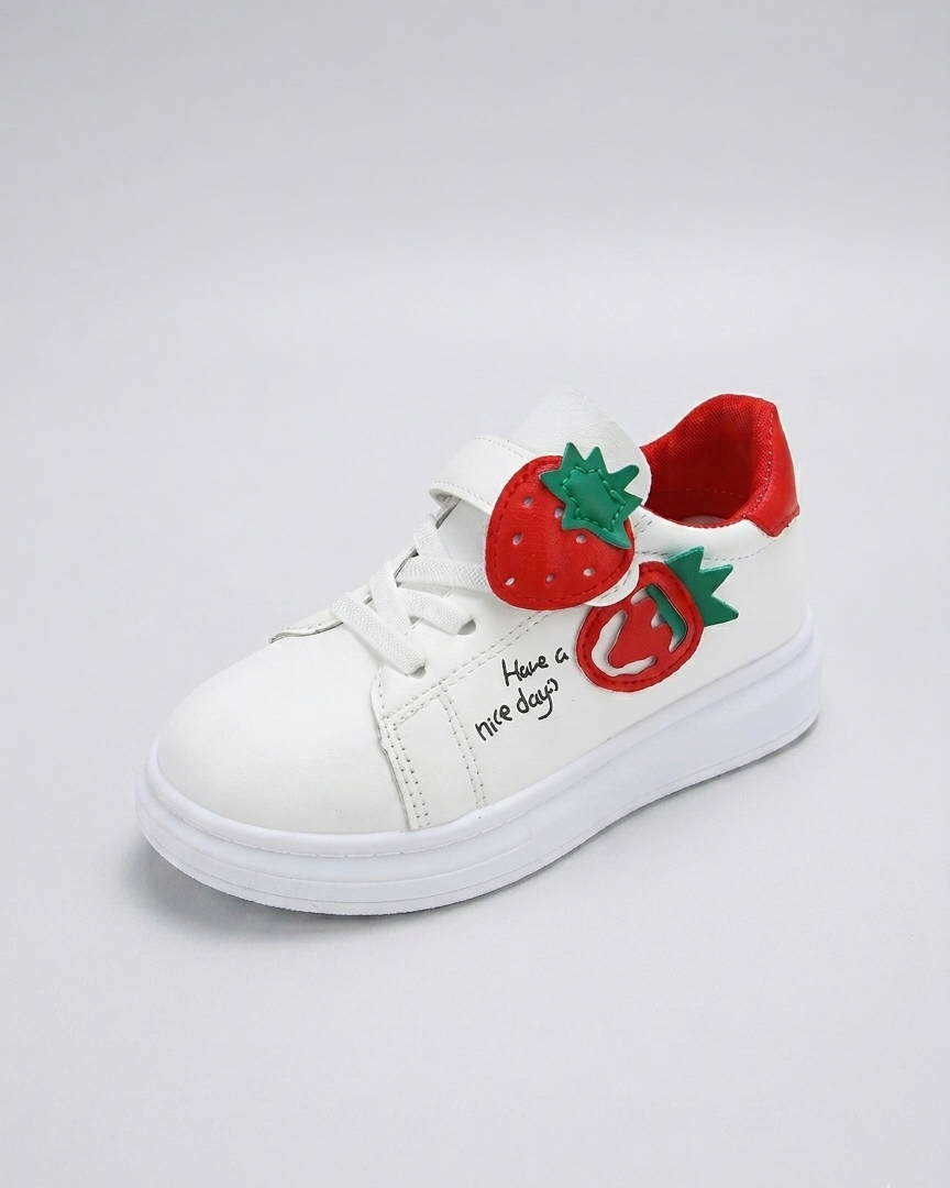 Zapato con diseño de fresa para niños en España