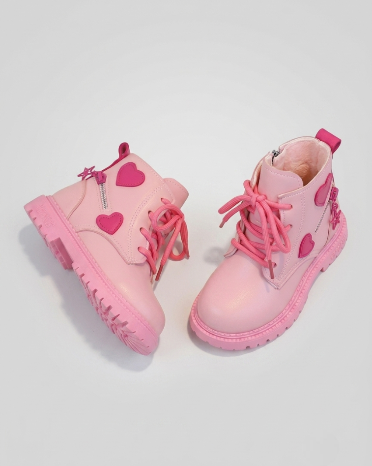 Botas de invierno para niña con diseño de corazones en España