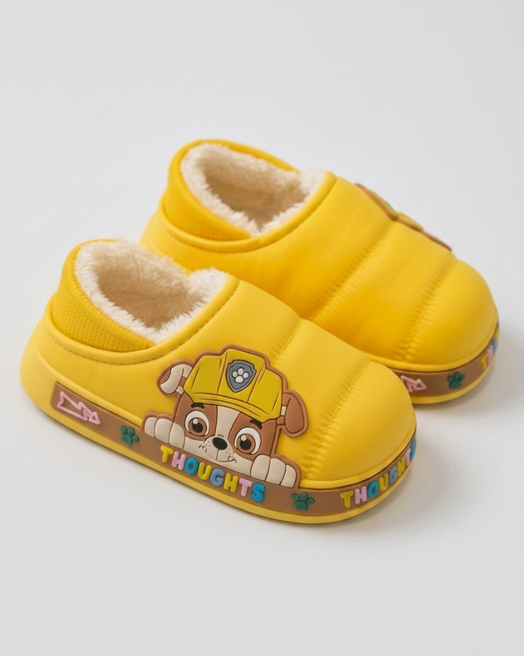 Pantuflas de invierno suaves con forro de piel cálida y diseño de dibujos animados en 3D. en España
