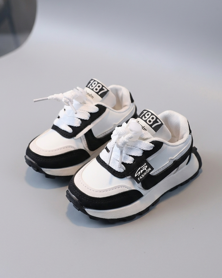 Zapatillas deportivas modernas para niños en España