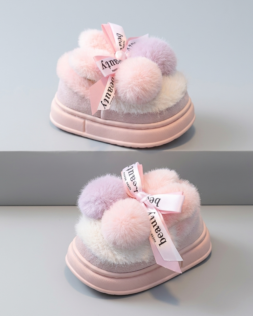 Pantuflas de invierno cálidas para niños con peluche suave y bolas de colores en España