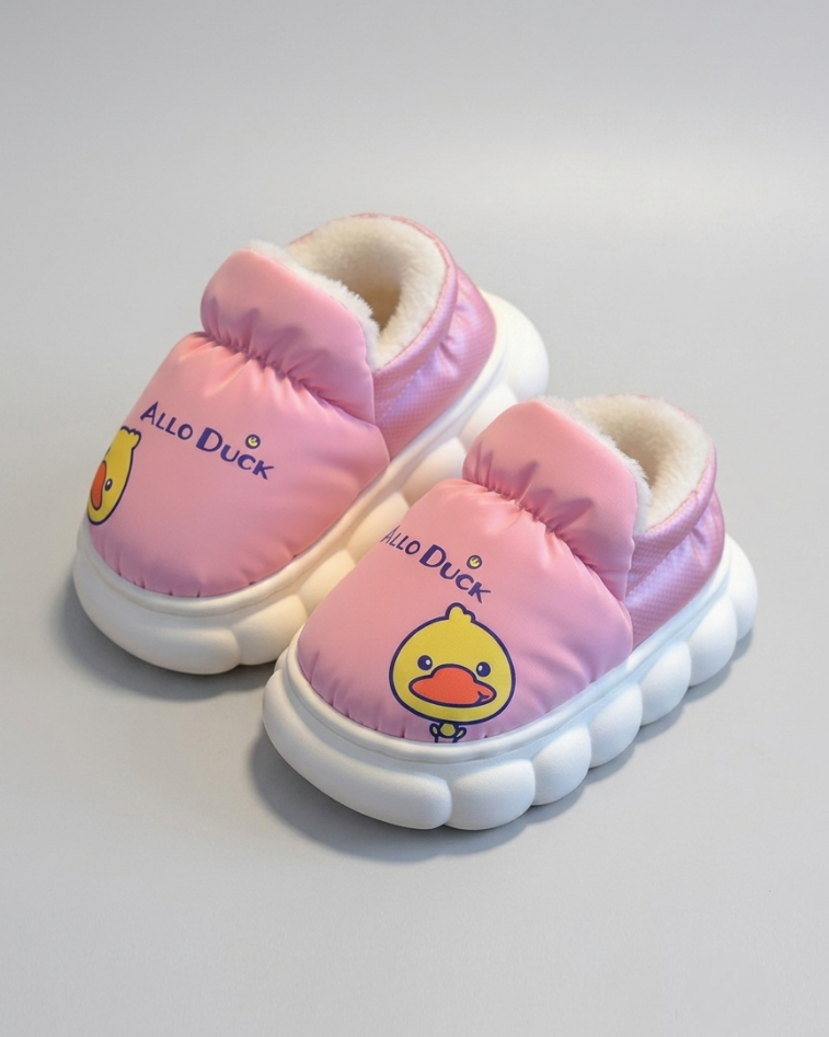 Botas de invierno con forro de piel cálida y diseño de dibujos animados. en España