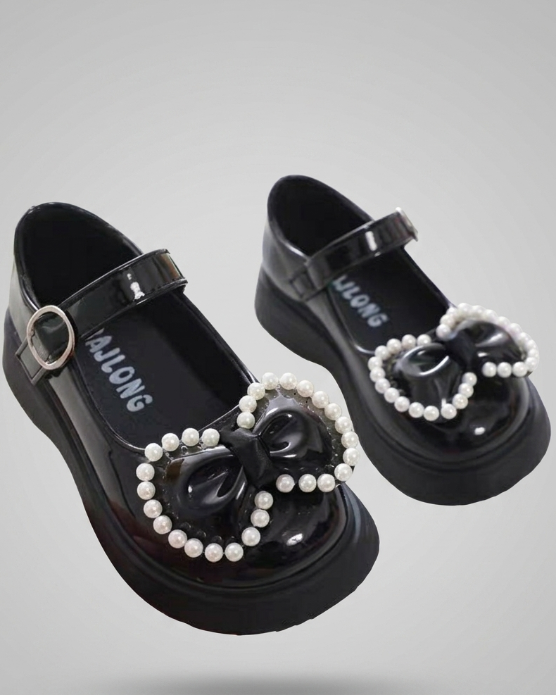 Zapato para niña con diseño de moño adornado con perlas en España