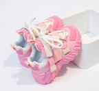 Zapato rosa con diseño deportivo moderno para niñas en España