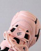 Zapato con diseño deportivo moderno en España