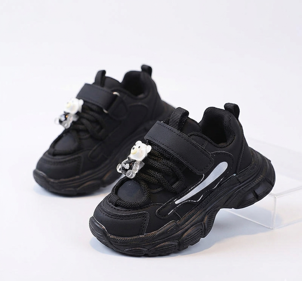 Zapato negro moderno para niños en España