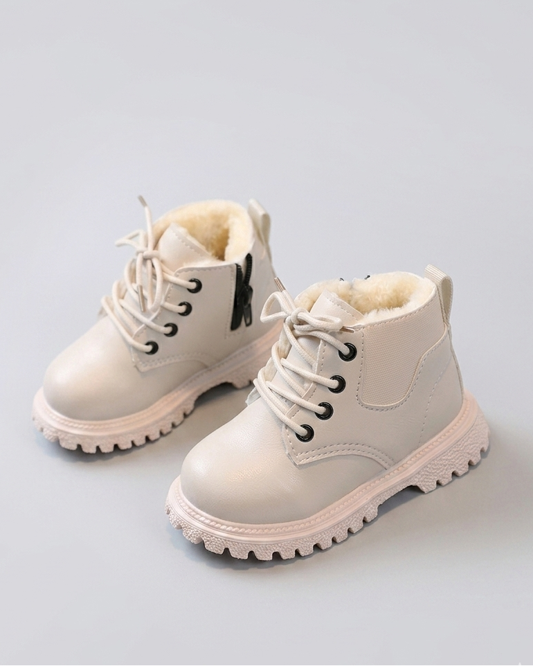 Botas de invierno con diseño práctico y resistente al frío en España
