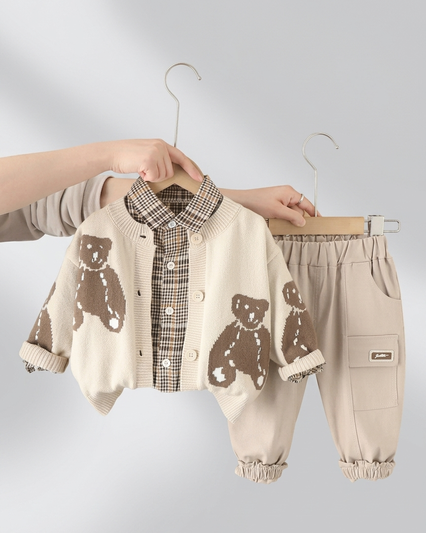 Conjunto bebé 3 piezas ropa bebé niño con cárdigan de oso camisa de cuadros y pantalón beige en España