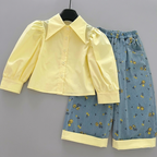 Conjunto niña elegante 3 piezas con suéter amarillo y pantalones de mezclilla con flores. Ropa infantil muy chic.