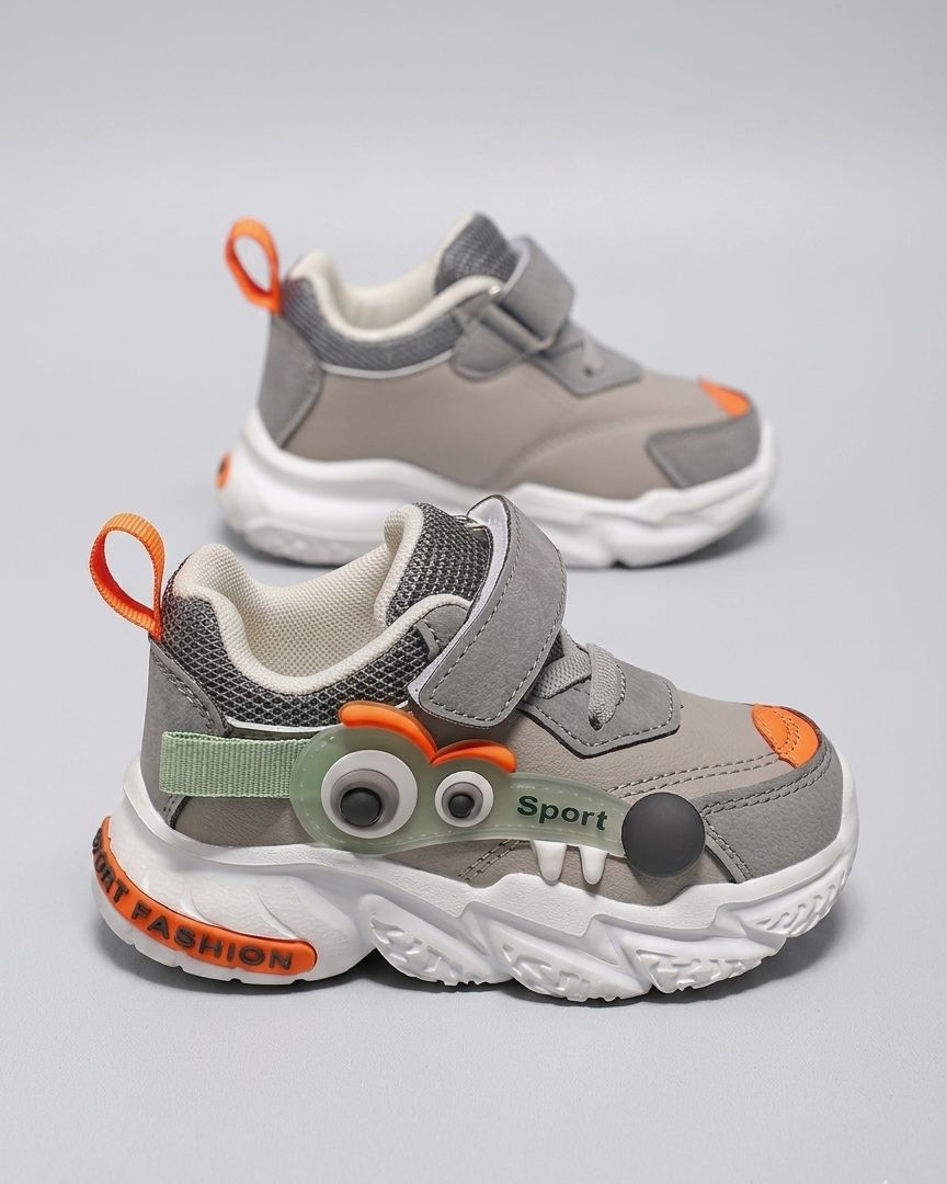 Zapato con diseño deportivo moderno y cartoon con ojos en 3D en España