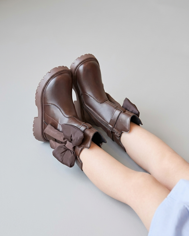 Botas de invierno con diseño clásico y moderno. en España