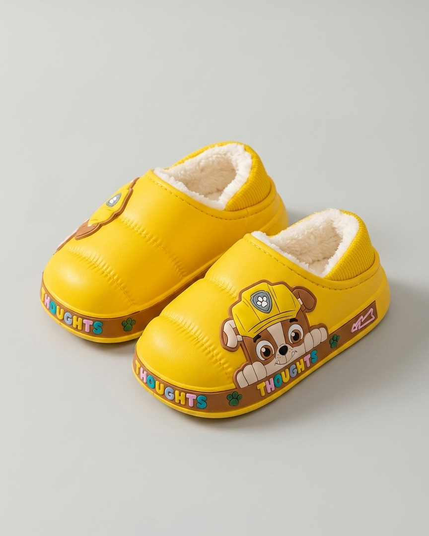 Pantuflas de invierno suaves con forro de piel cálida y diseño de dibujos animados en 3D. en España