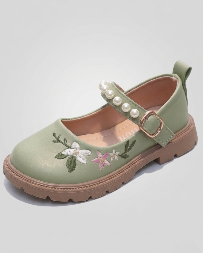 Zapato elegante para niña con diseño moderno en España