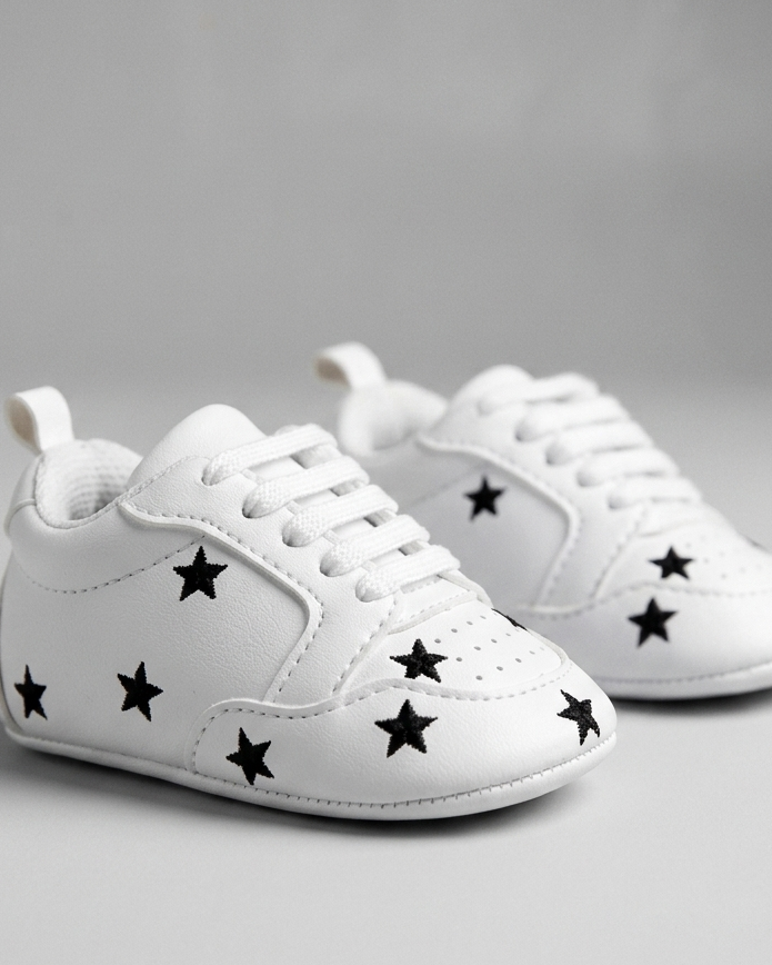 Zapatos bebé suela blanda bordados estrellas niño y niña 0-18 meses en España