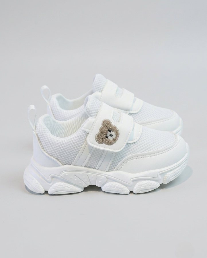 Zapato deportivo blanco para niños en España