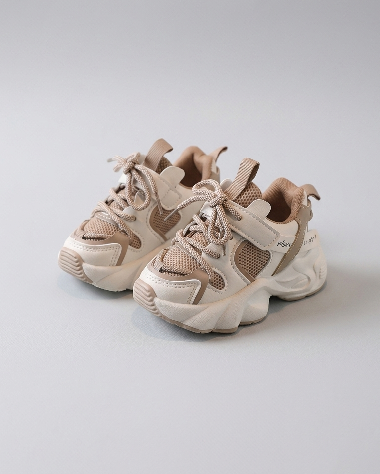 Zapatilla deportiva ligera y transpirable con cordones y diseño moderno para niños en España