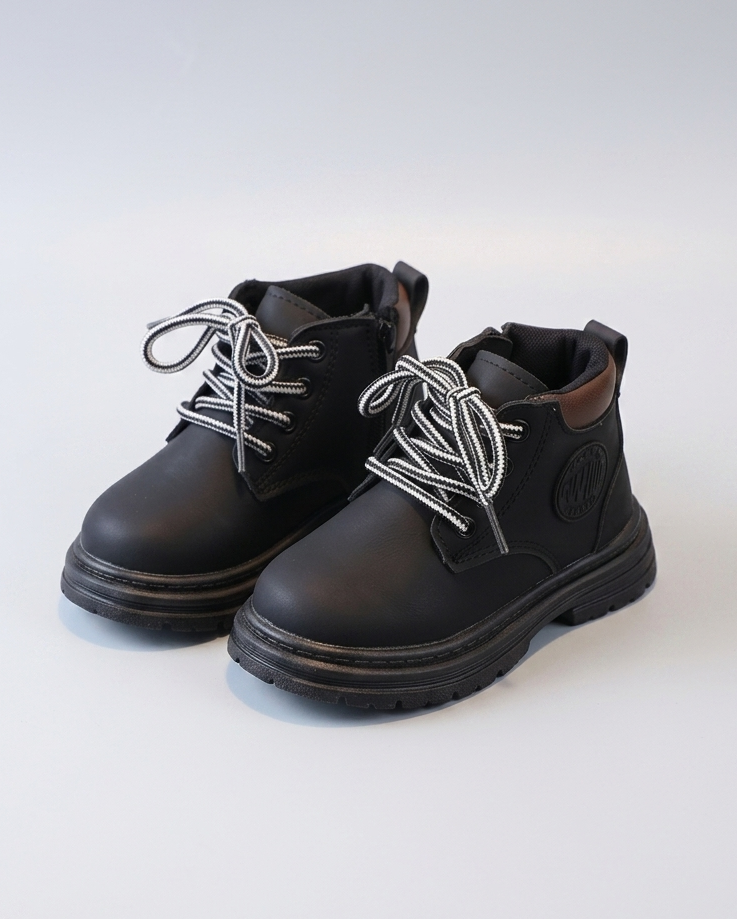 Botas para niños con forro interior cálido y suave y diseño moderno en España