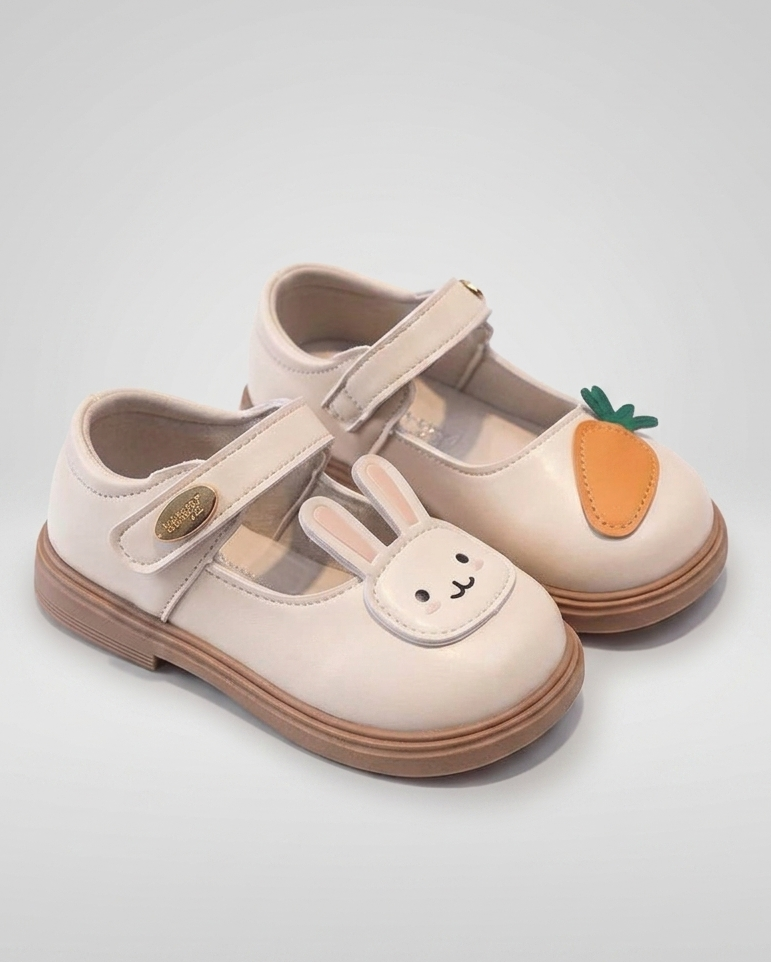 Zapato infantil con diseño de dibujos animados divertido y colorido en España