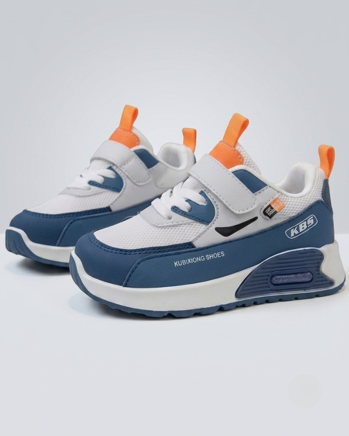 Zapato con diseño deportivo moderno, apto para niños y niñas en España