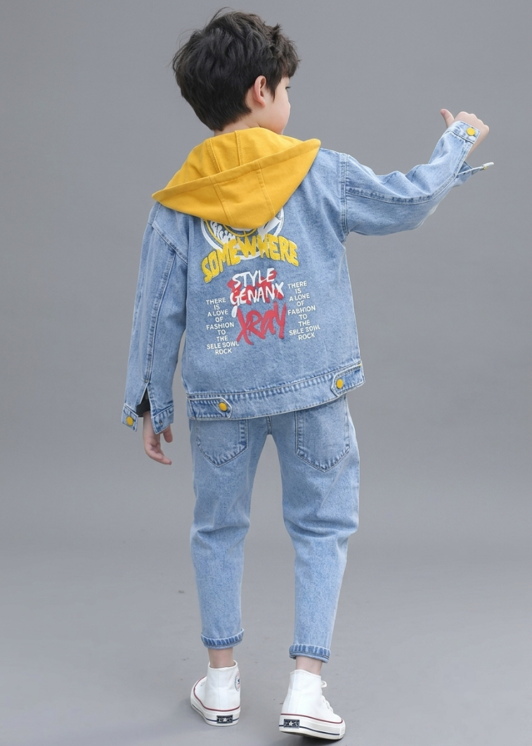 Conjunto vaquero niño 3 piezas: chaqueta vaquera, sudadera con capucha y pantalón vaquero, ropa niño streetwear en España