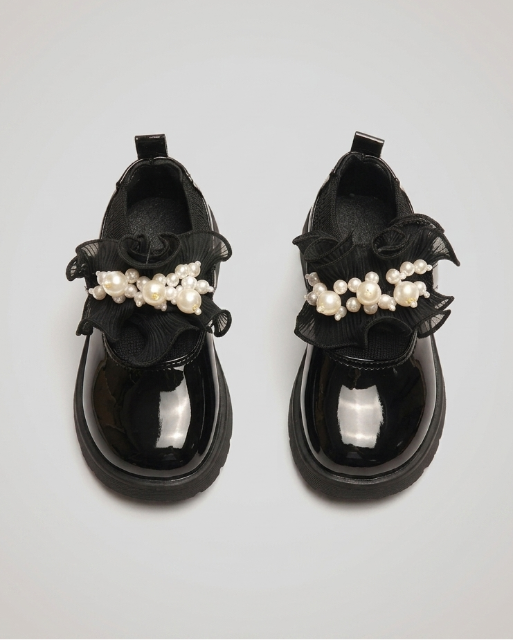 Zapato clásico brillante para niña en España