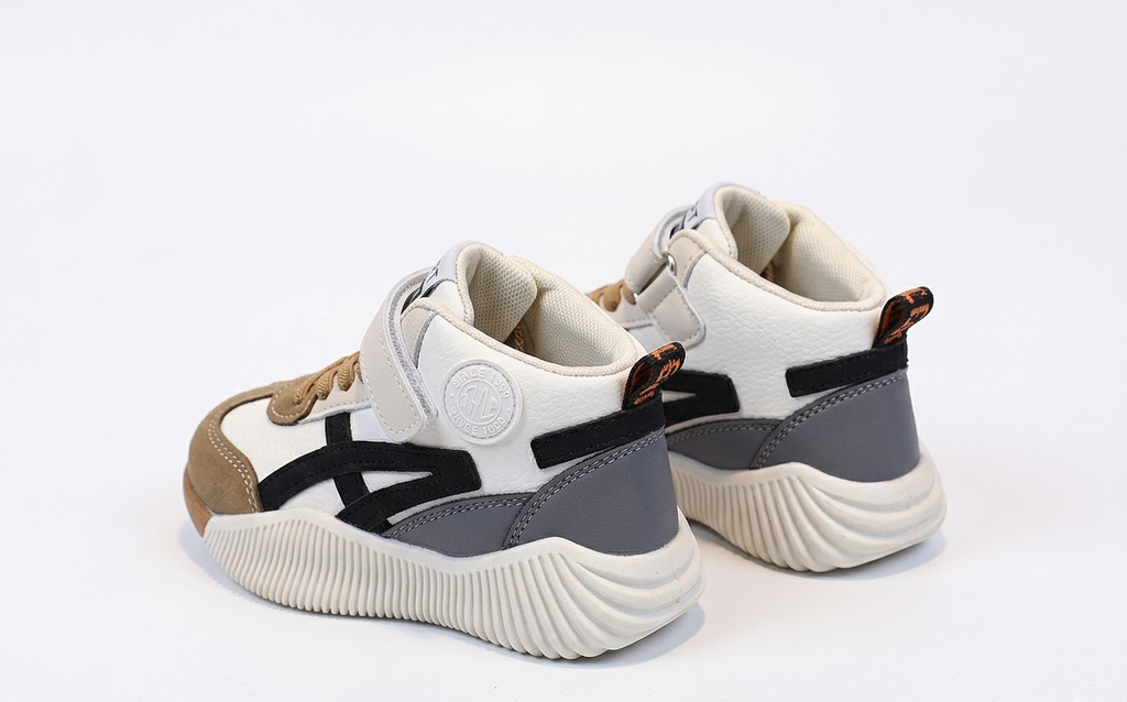 Zapato deportivo con diseño moderno para niños en España