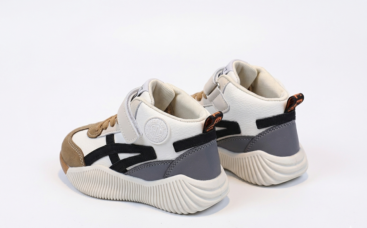 Zapato deportivo con diseño moderno para niños en España