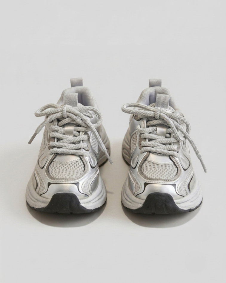 Zapatillas deportivas infantiles con diseño moderno en España