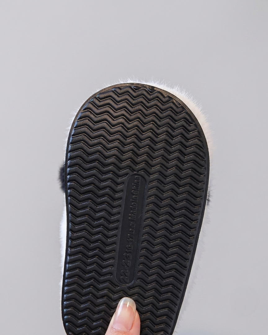 Pantufla de invierno cálida con diseño de dibujos animados en España