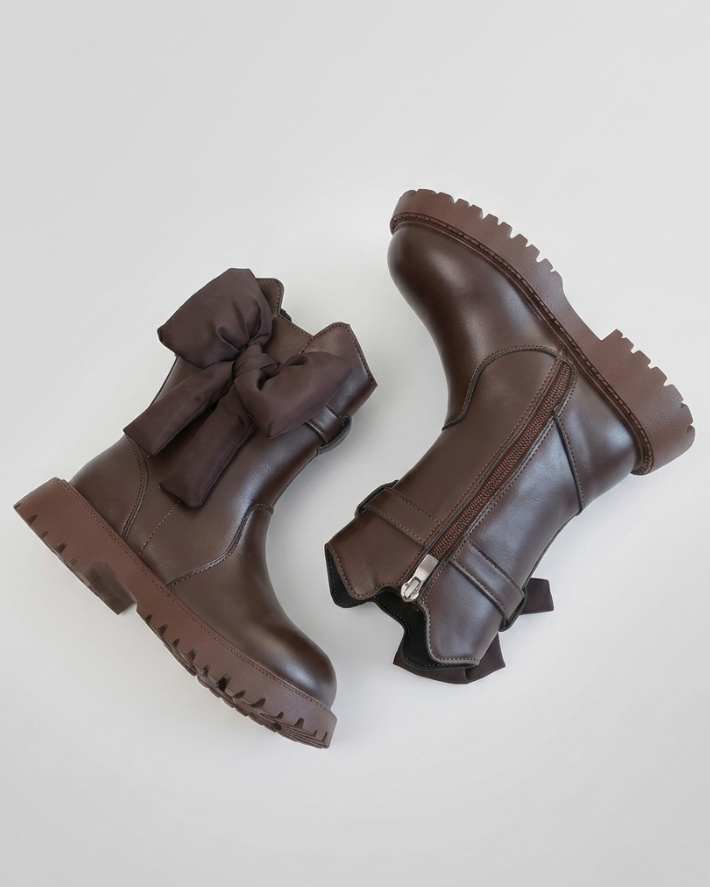 Botas de invierno con diseño clásico y moderno. en España