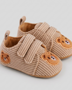 Zapatos bebé recién nacido de tela bordada con osito y cierre de velcro – calzado suave para bebés en España