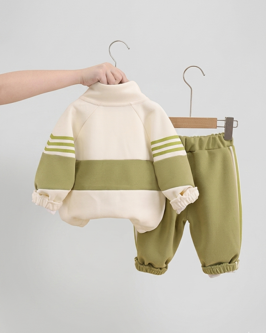 Conjunto deportivo niño 3 piezas con chaqueta, camiseta interior, pantalón y mini mochila chándal infantil invierno en España