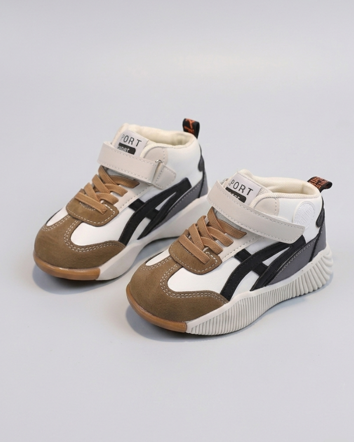Zapato deportivo con diseño moderno para niños en España