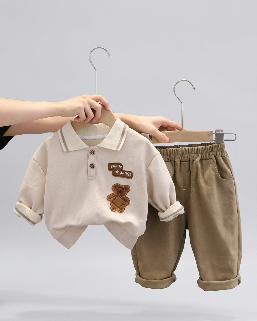 Conjunto niño otoño polo con pantalón y estampado de oso vista completa