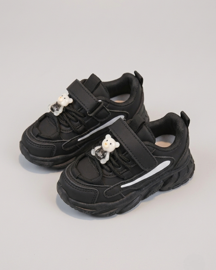 Zapato negro moderno para niños en España