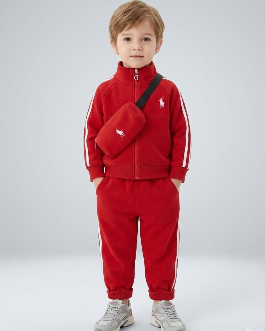 Conjunto deportivo niño con sudadera, pantalón y mochila pequeña en España