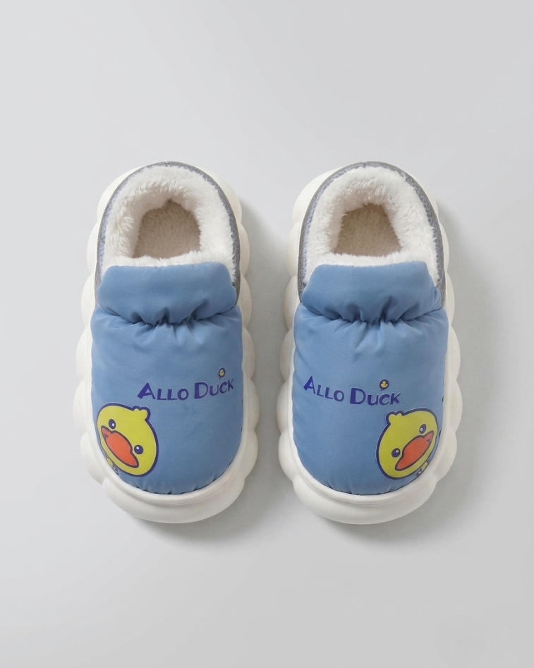 Botas de invierno con forro de piel cálida y diseño de dibujos animados. en España