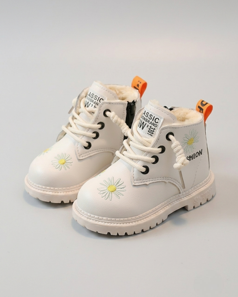 Bota de invierno con diseño moderno y atractivo bordado floral en España
