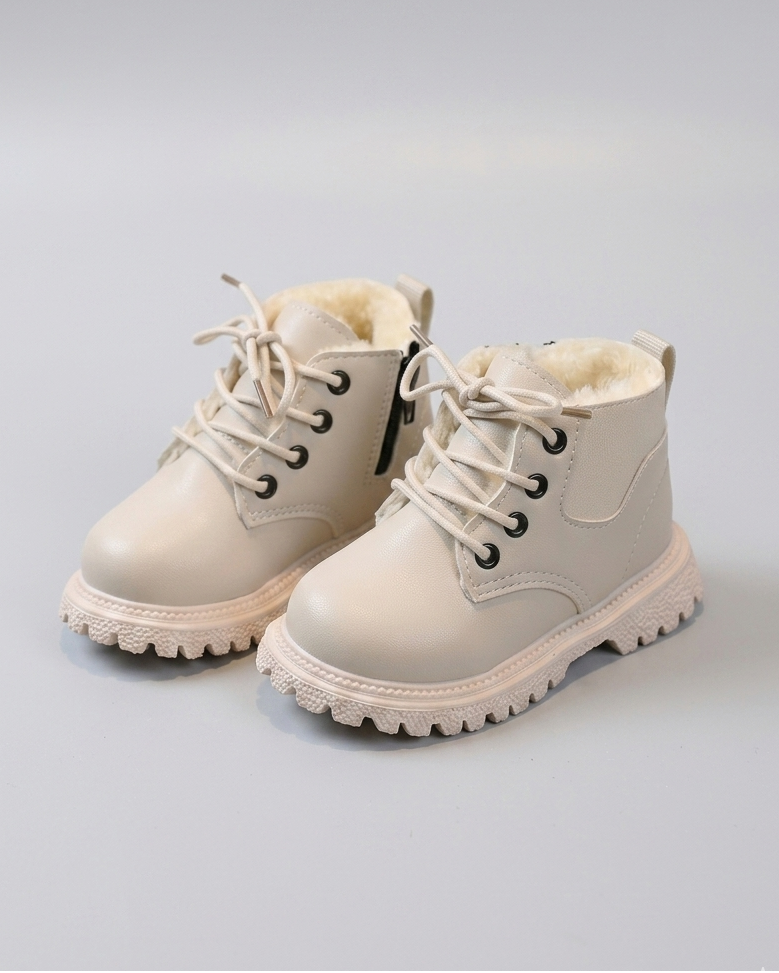 Botas de invierno con diseño práctico y resistente al frío en España
