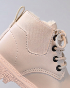 Botas de invierno con diseño práctico y resistente al frío en España