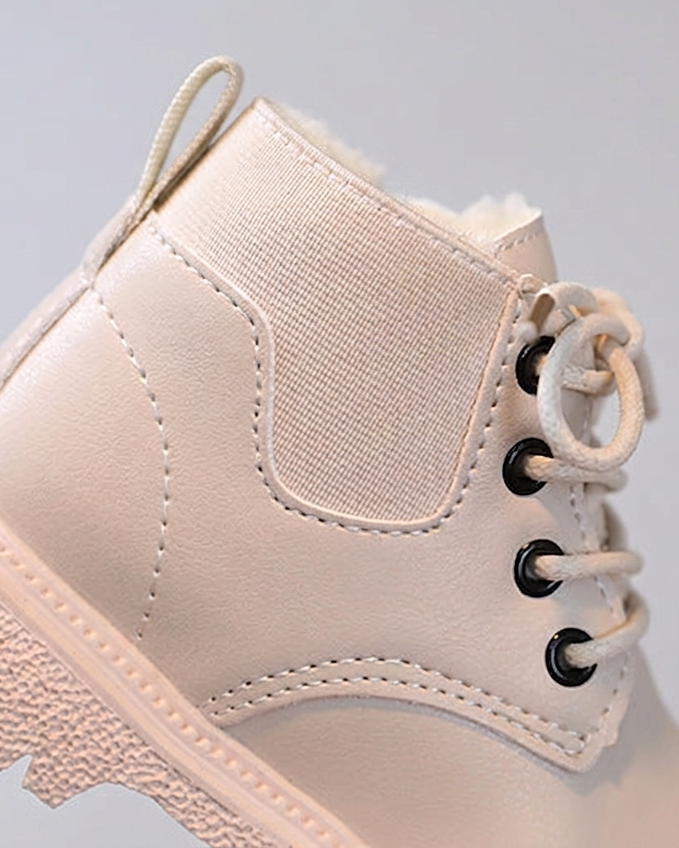 Botas de invierno con diseño práctico y resistente al frío en España