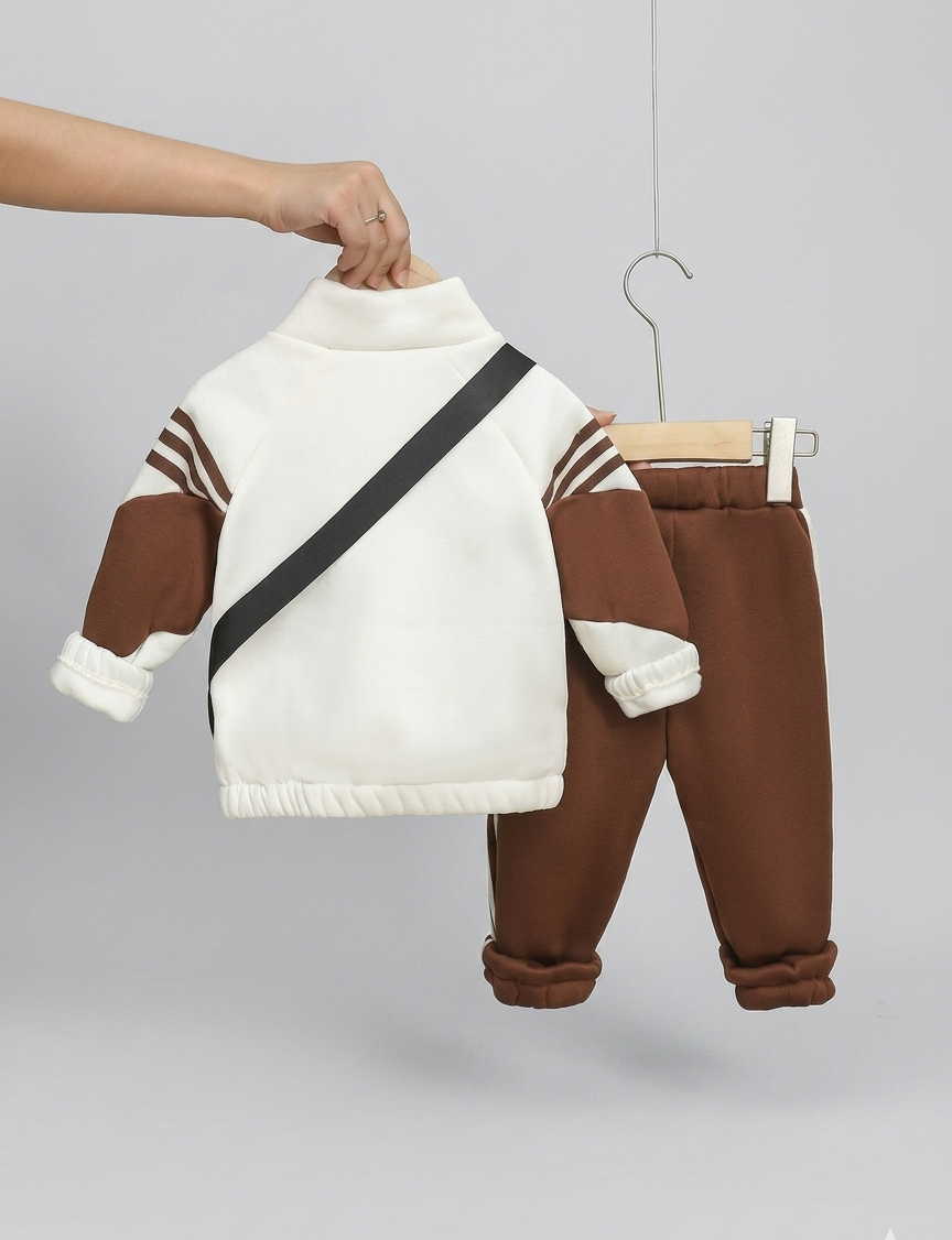 Conjunto deportivo niño 3 piezas con chaqueta, camiseta interior, pantalón y mini mochila chándal infantil invierno en España