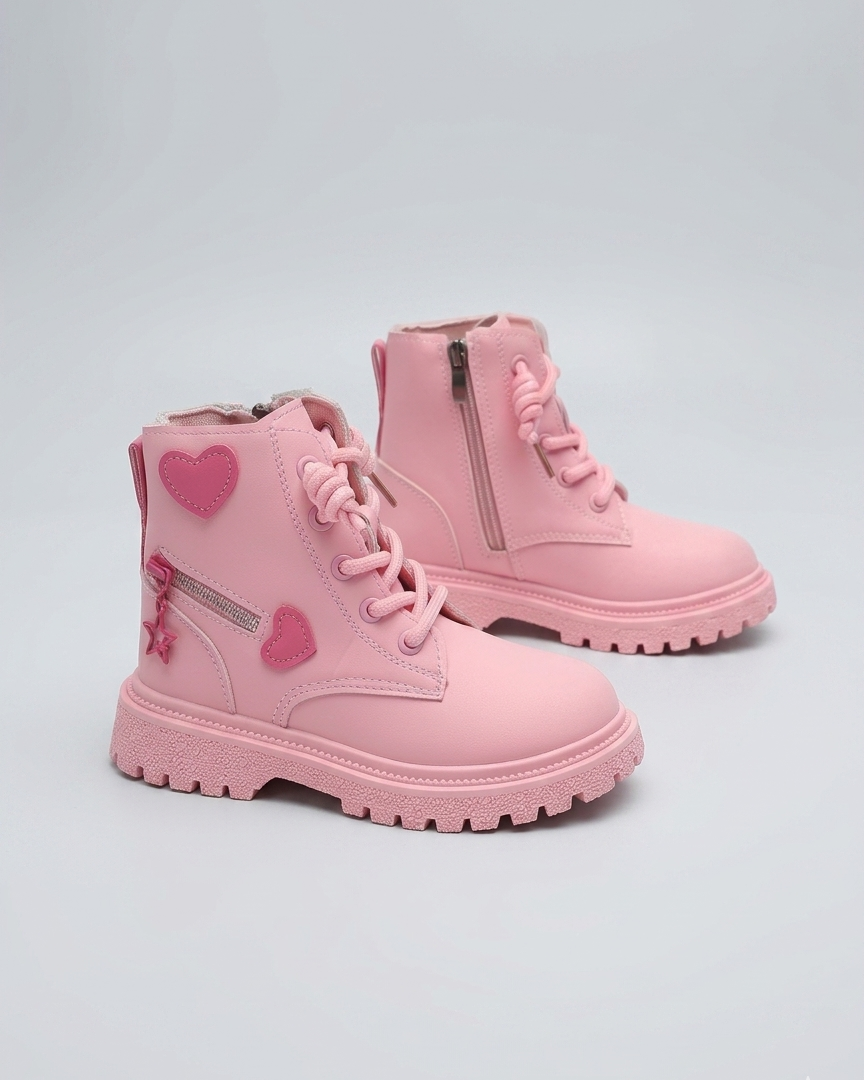 Botas de invierno para niña con diseño de corazones en España