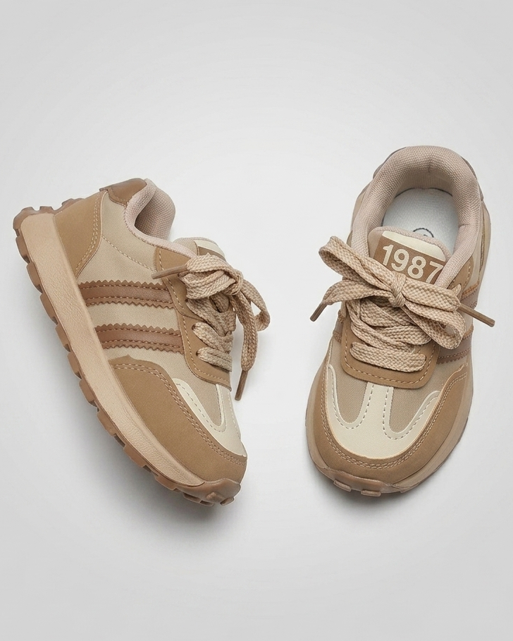 Zapato con diseño deportivo moderno para niños en España